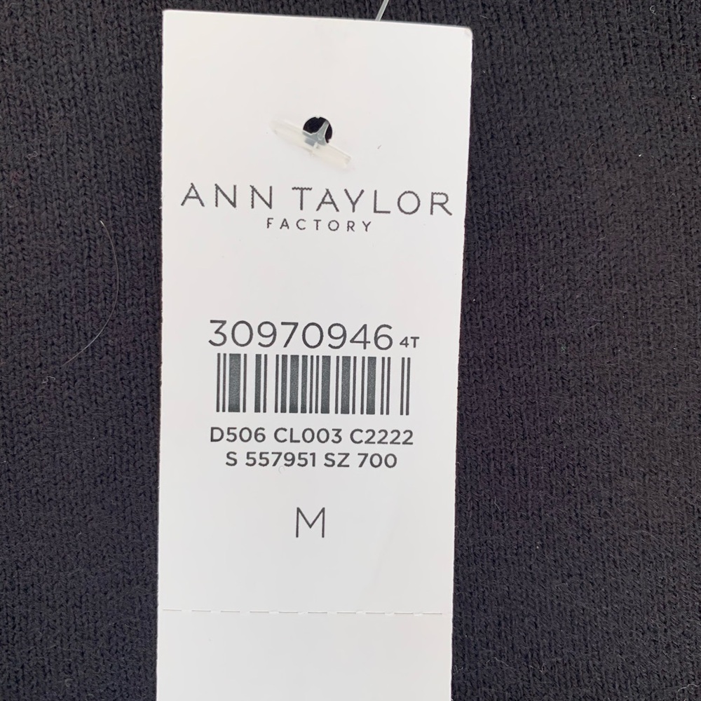 Ann Taylor Factory Women’s Dark Navy Short Sleeve Lightweight Sweater - Picture 3 of 5